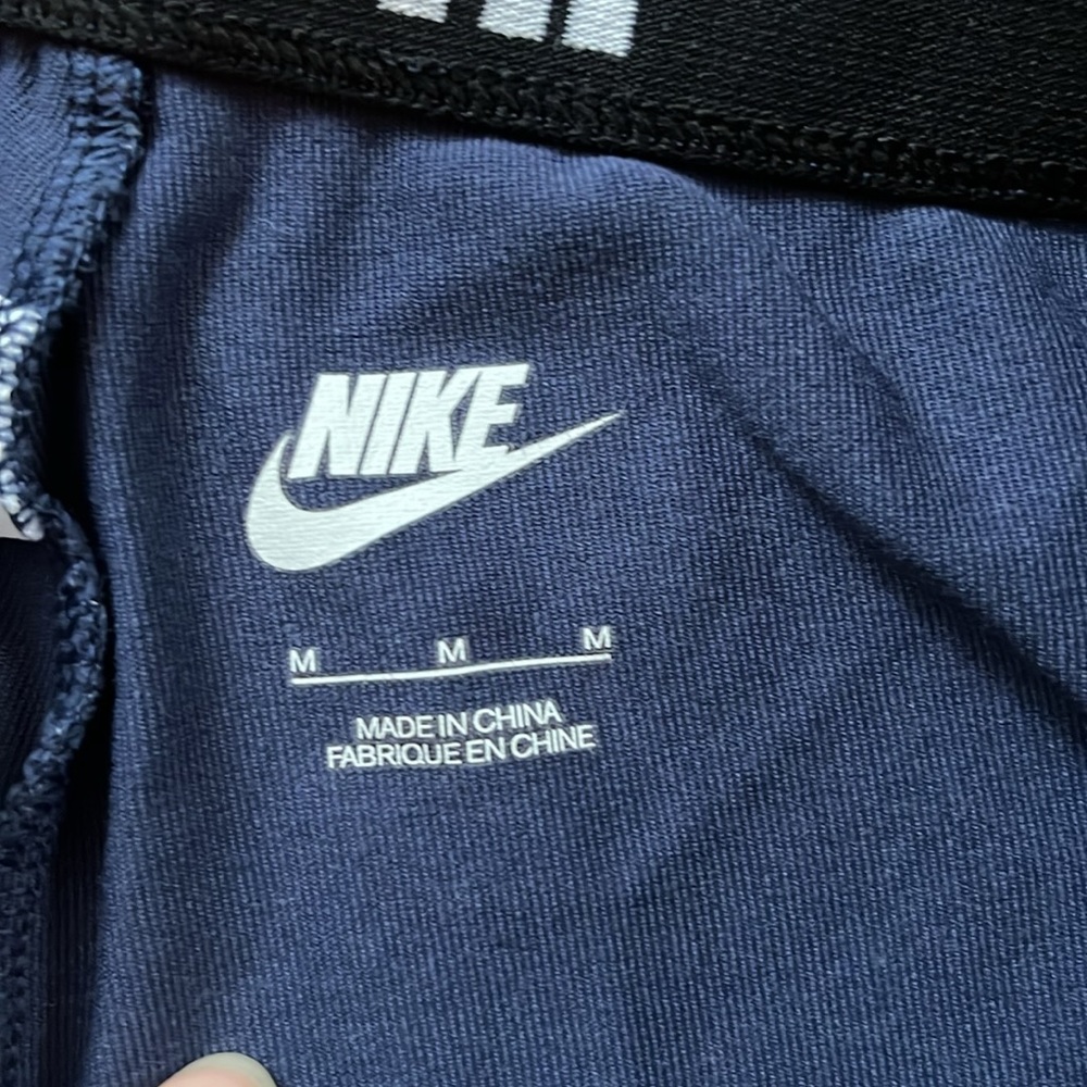 EUC navy and white Nike athletic leggings - Picture 4 of 13